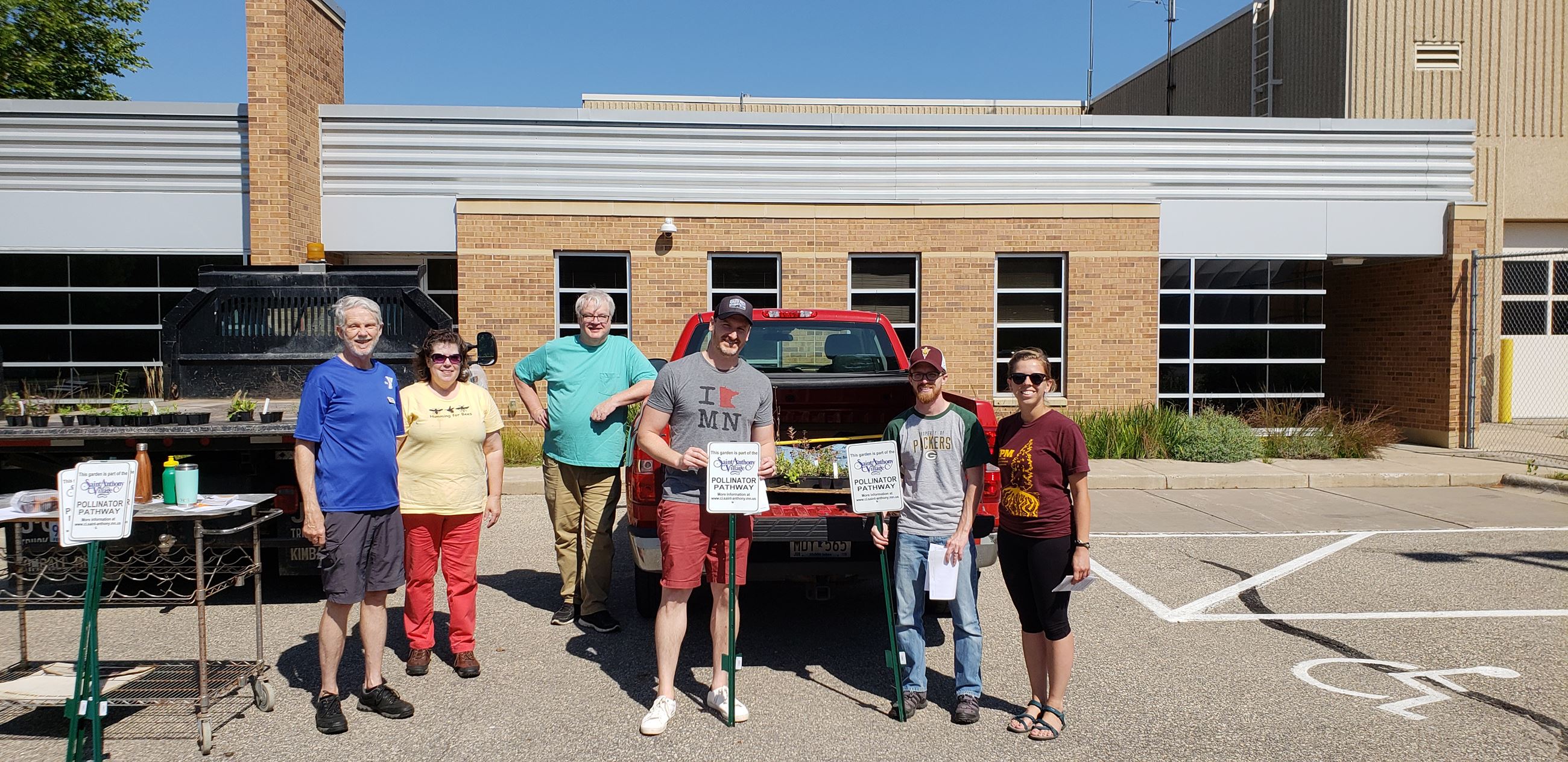 Pollinator Plant Giveaway 2018-Greencorp member with group