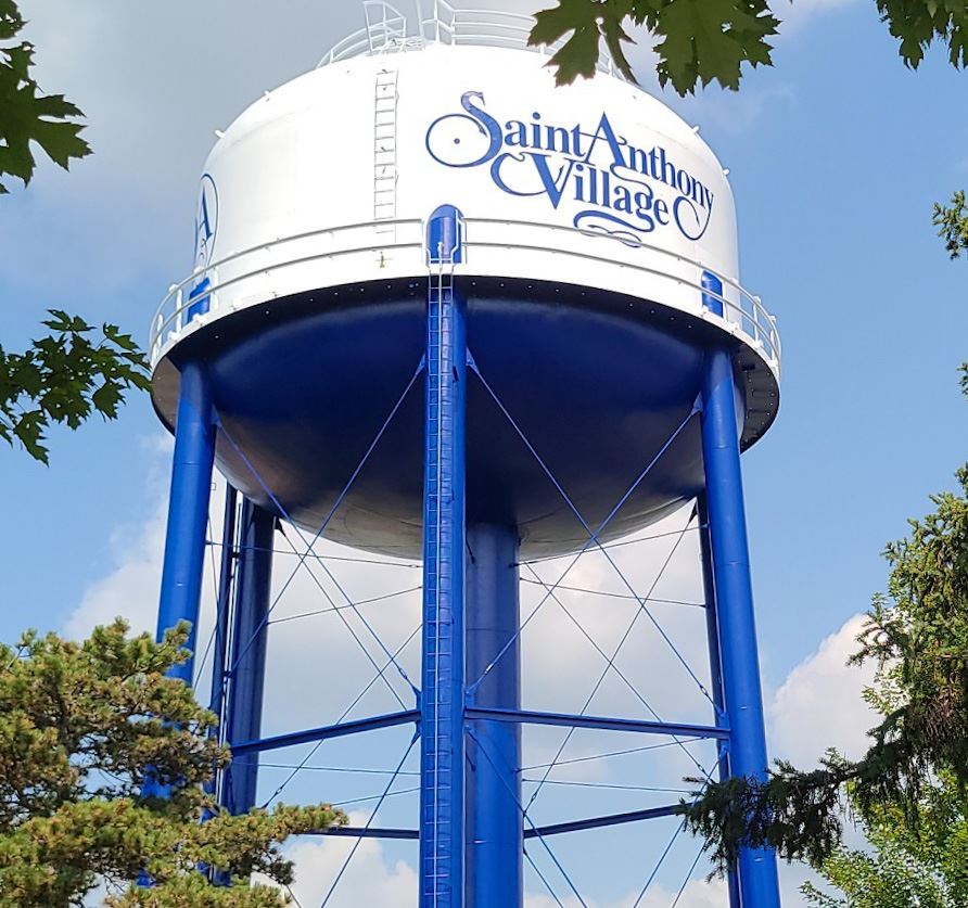 Photo of repainted white & blue St. Anthony Water Tower Sept. 2022